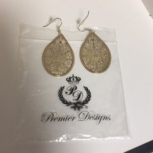 Premier Designs Gold tear drop earrings
